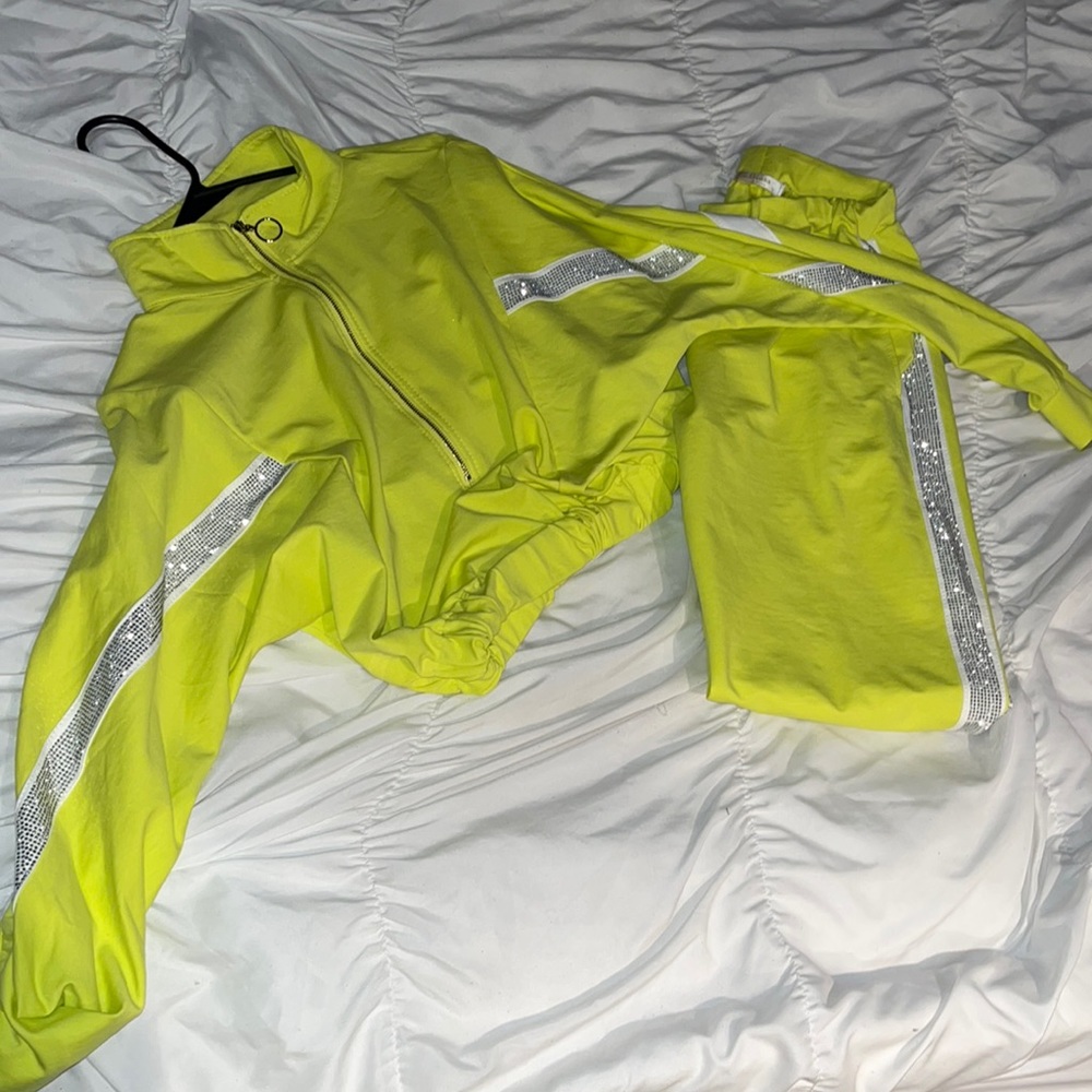 Joggin suit size small